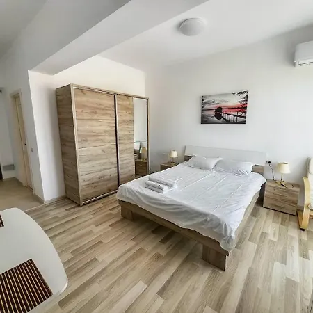 Black Sea Azimuth Apartament *